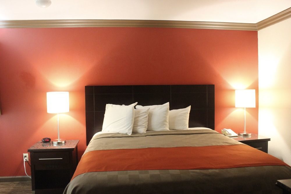 Red Roof Inn & Suites Монтерей Екстер'єр фото